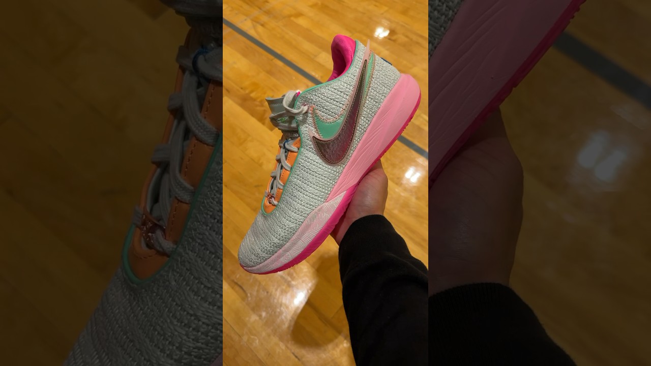 Hoop Shoe Everyone Loves