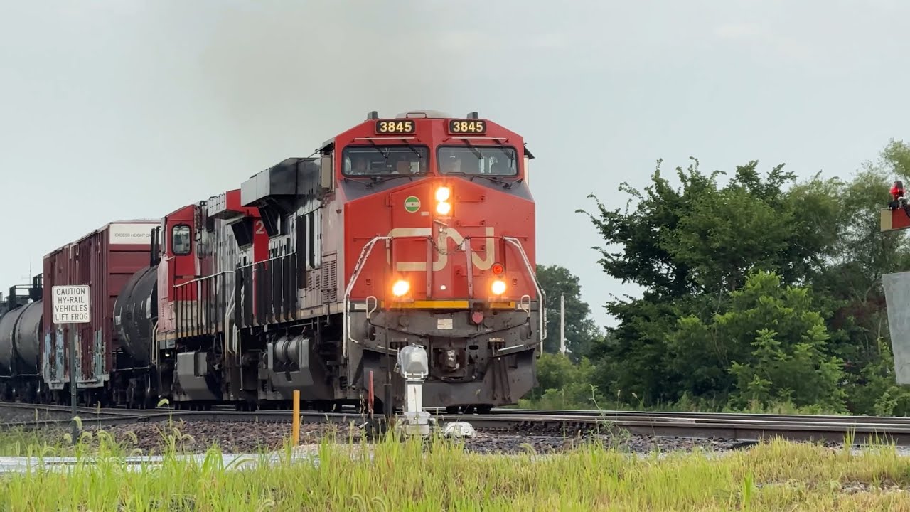 Fast BNSF Manifest train w/ Canadian National duo!! BNSF Transcon: Marceline sub..7/19/25