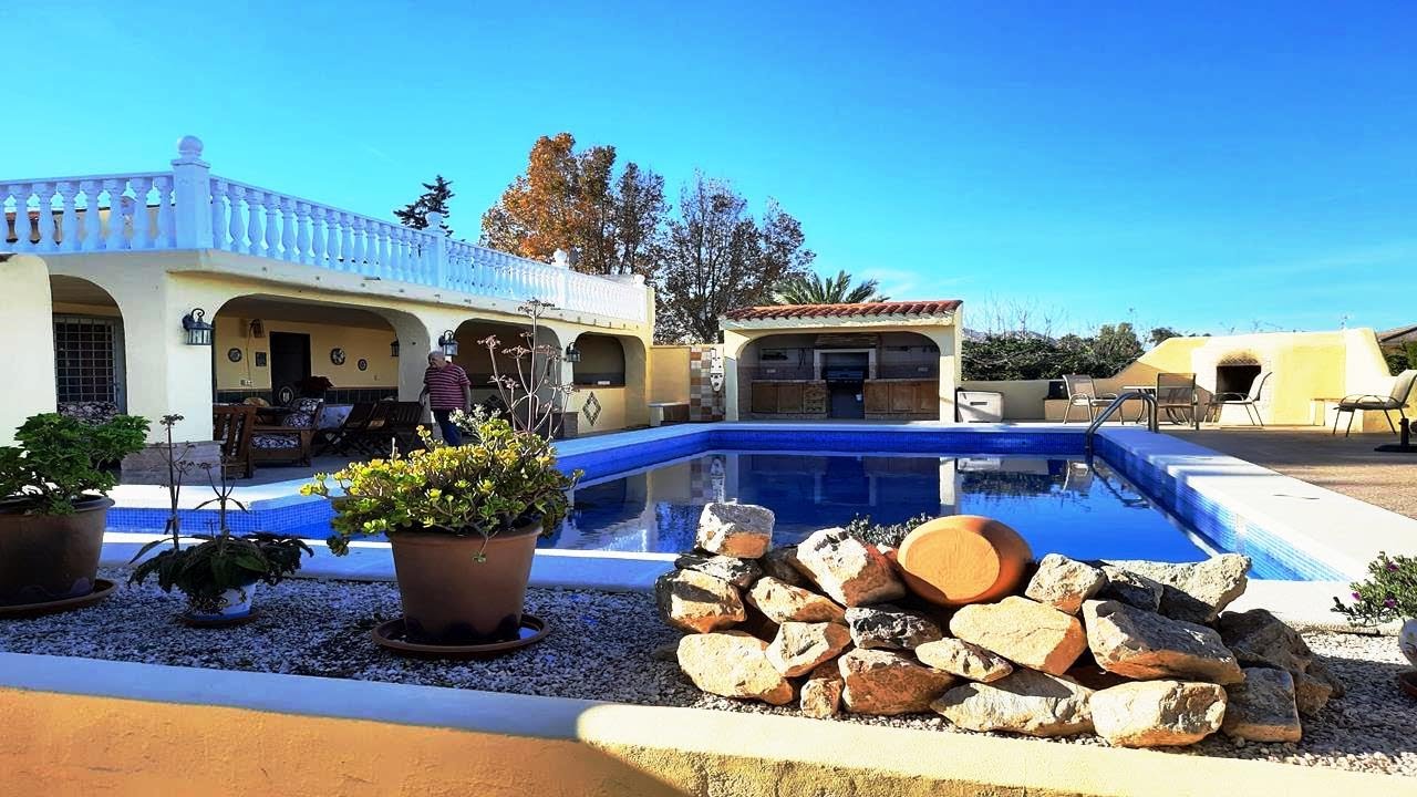 CATRAL: 2 Properties - 5 Bed with Pool, Outside Kitchen, BBQ, Garage & Solarium(©WhiteVillasInSpain)