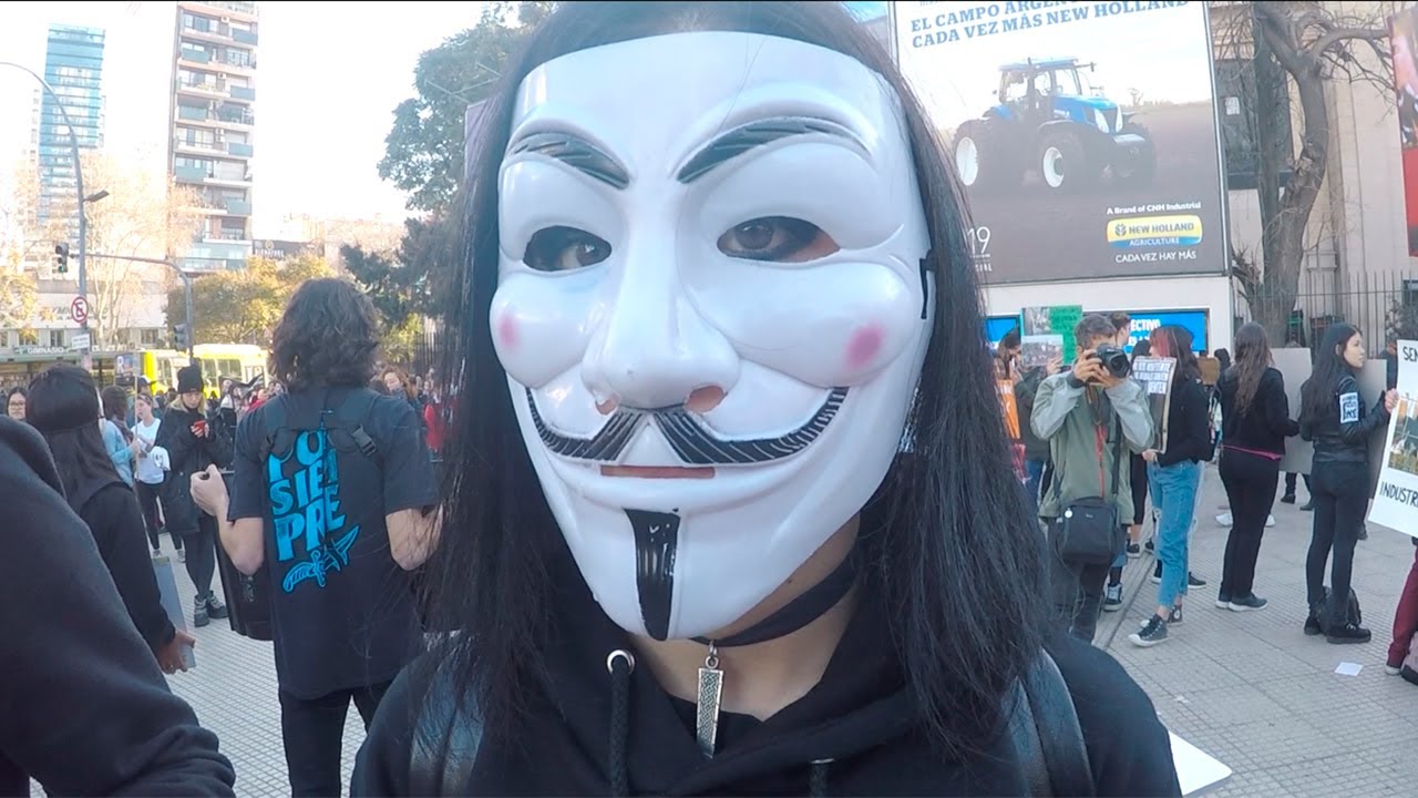 LA BATALLA DE LOS VEGANOS EN LA RURAL | Carteles, peleas y animales