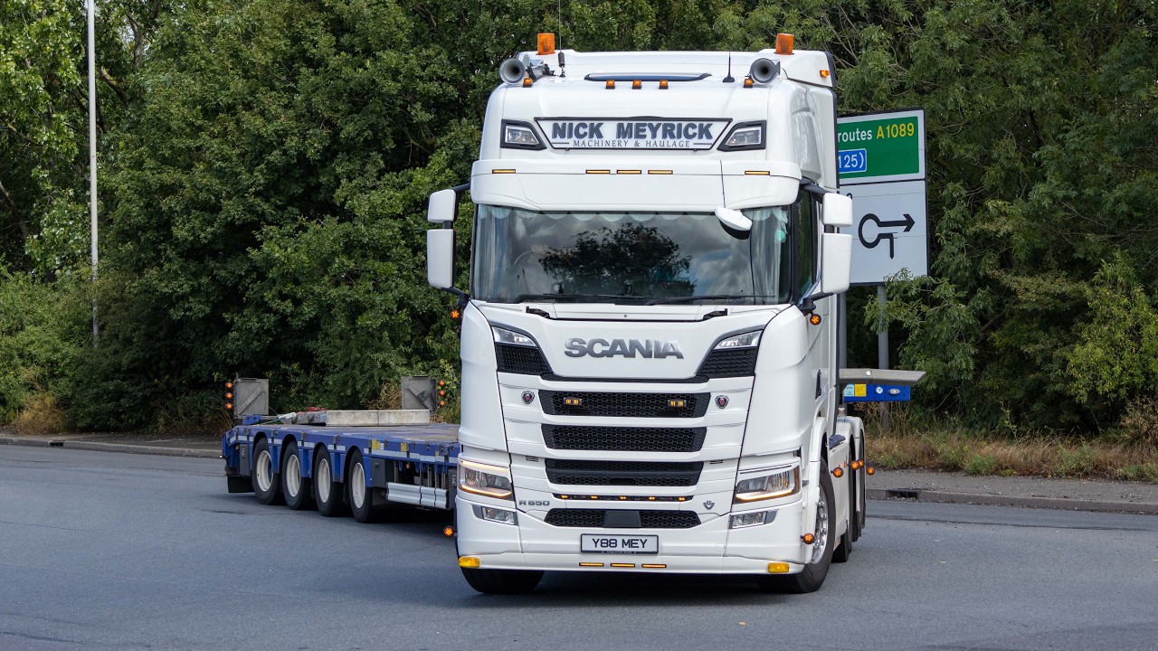 UK truck spotting rain or shine at the docks. (4K)