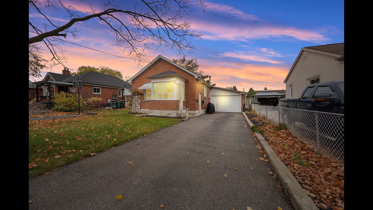 54 Woodward Avenue, Brampton