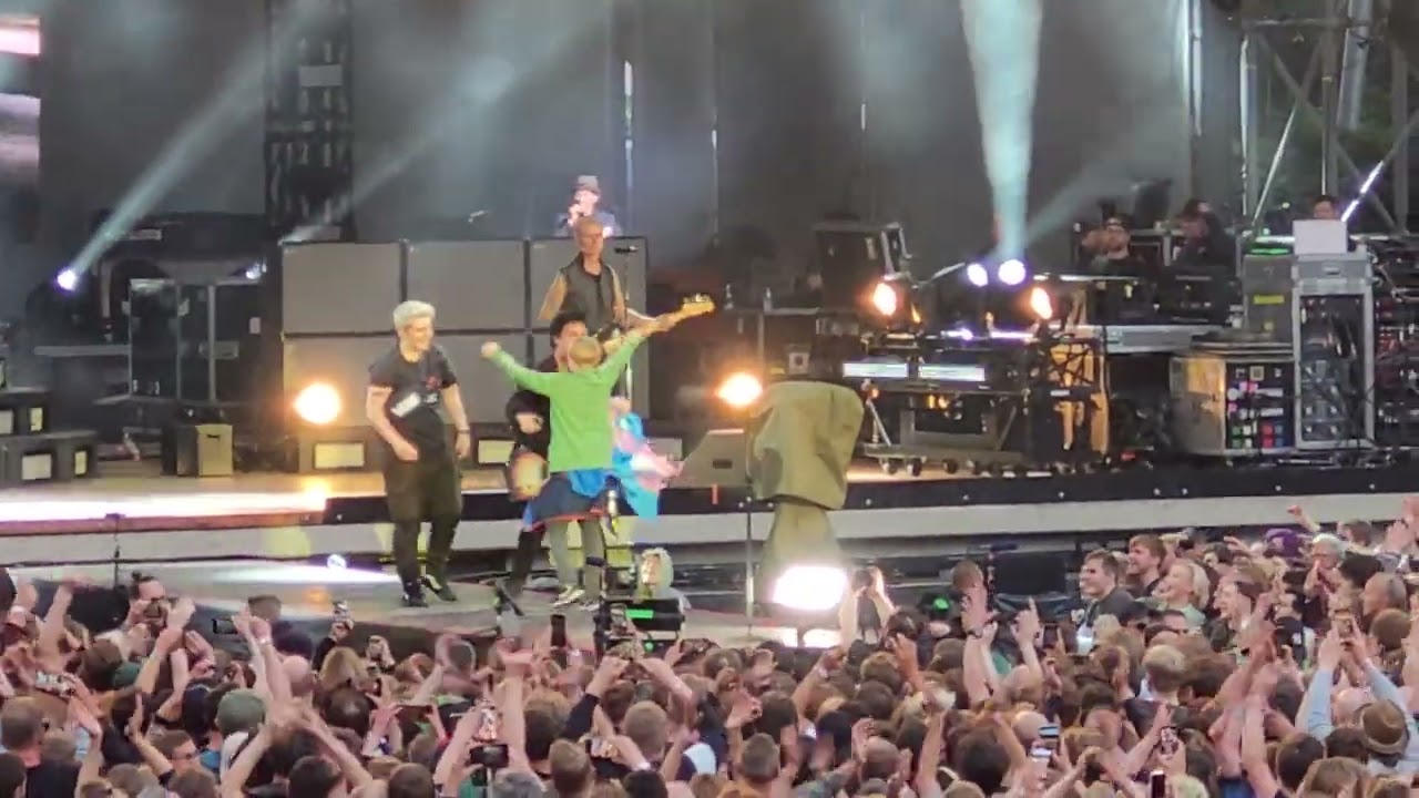 Green Day live @ Berlin Wuhlheide 1. Juni Know your Enemy Stagedive