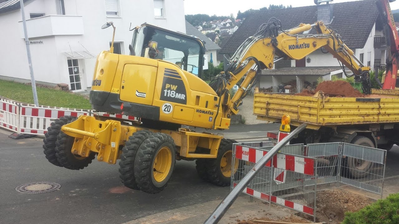 Aushub laden mit Komatsu Radbagger Tiltrotator Hks