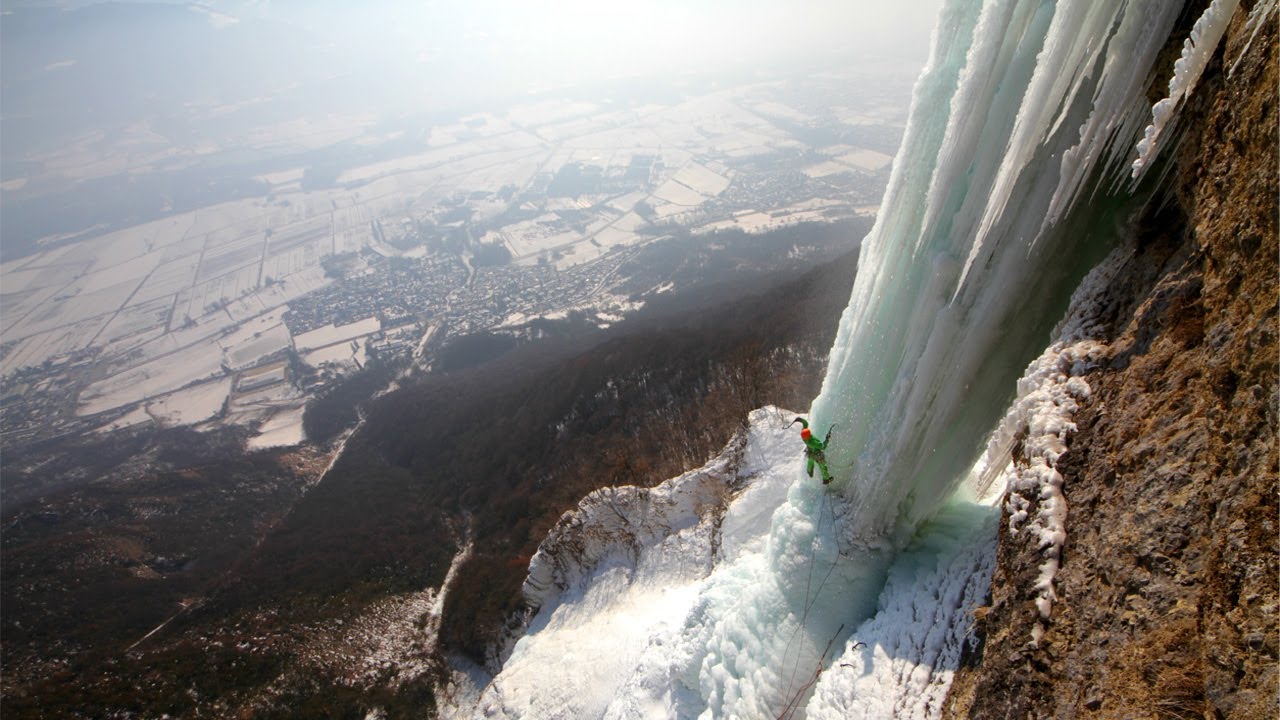 Extreme ice climbing - Cascade de l'Oule, France (V+, 5+)