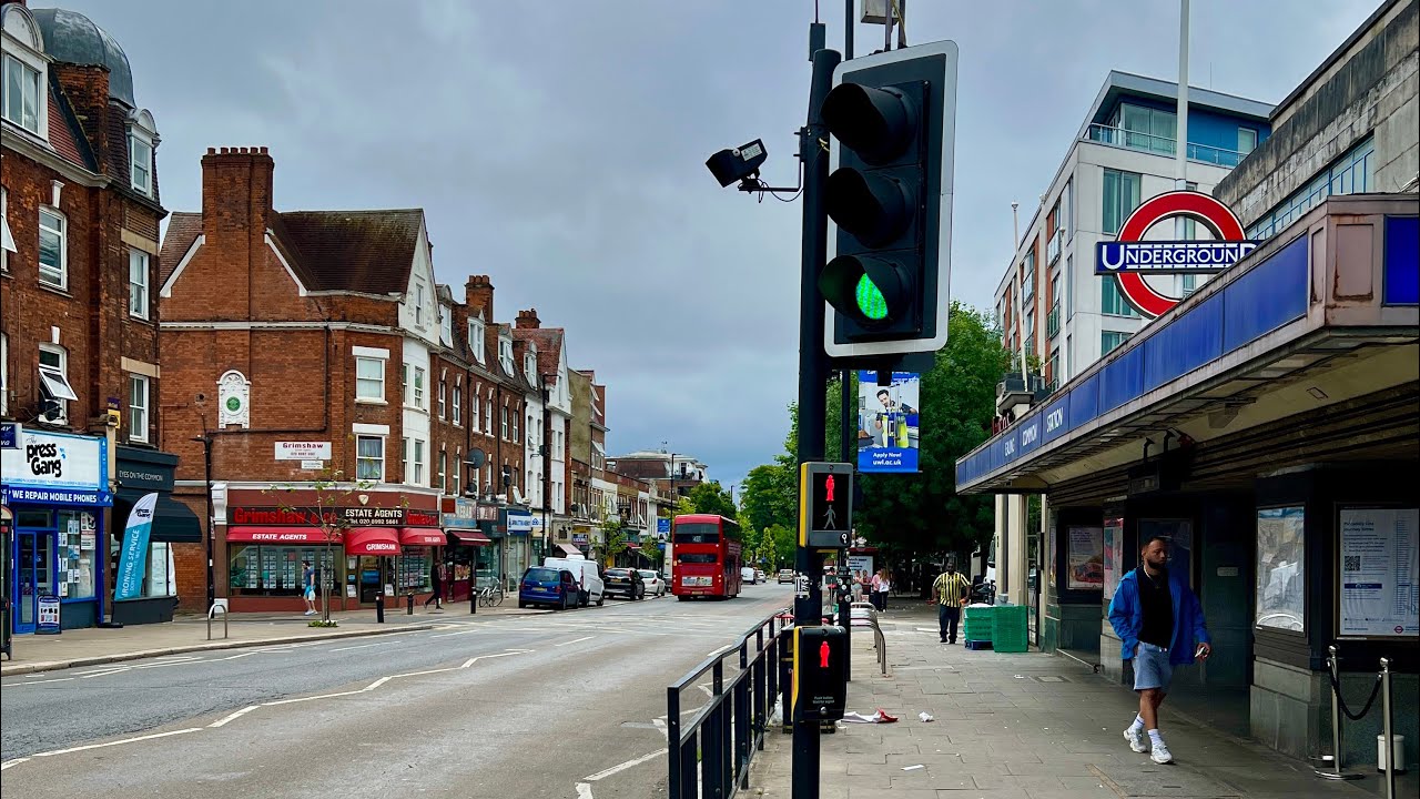 Walking in Ealing, London 🏡 [4K] | Summer 2024