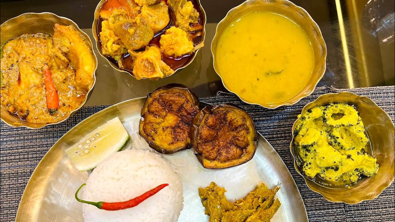 পাতলা মুসুর ডাল সাথে বেগুন ভাজা লেবু,পেঁপে দিয়ে খাসি,মৌরলা পাতুরি,কাতলা কাজু🤩দুপুরের খাওয়া