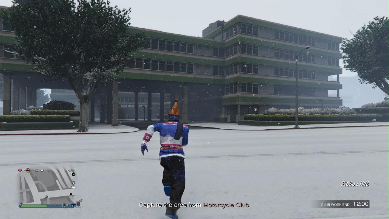 Fighting A Griefer in Christmas snow of GTA Online!
