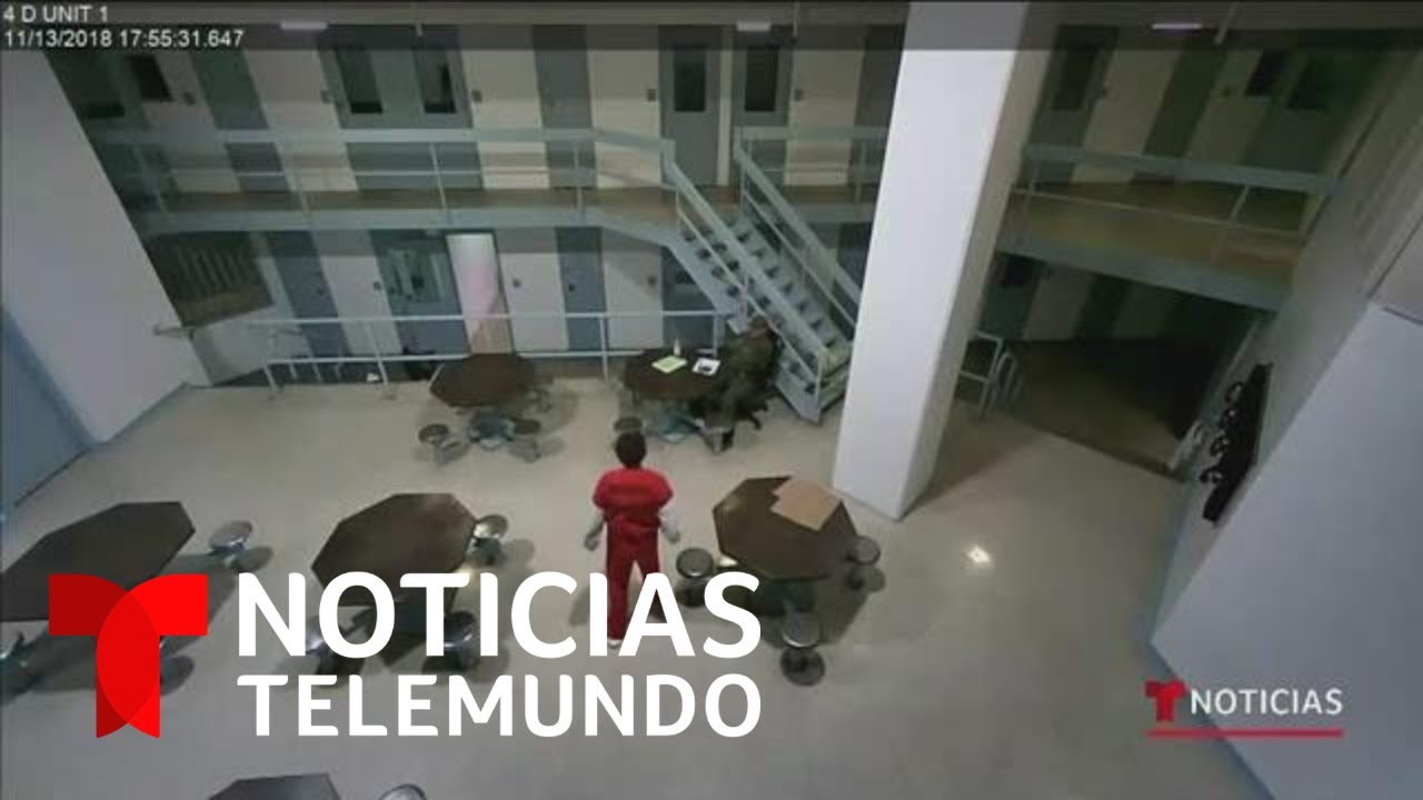 Autor de masacre de Parkland le cae a golpes a un guardia de prisión | Noticias Telemundo
