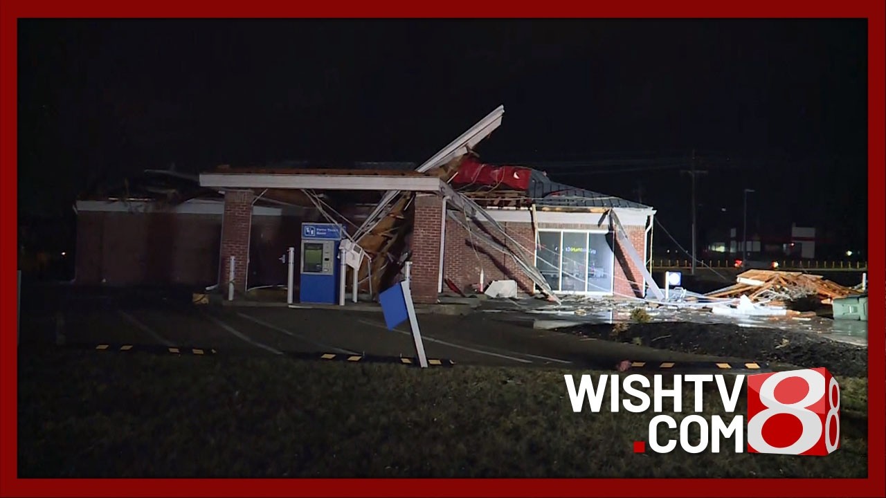 Блумингтон, штат Индиана, после шторма с торнадо.