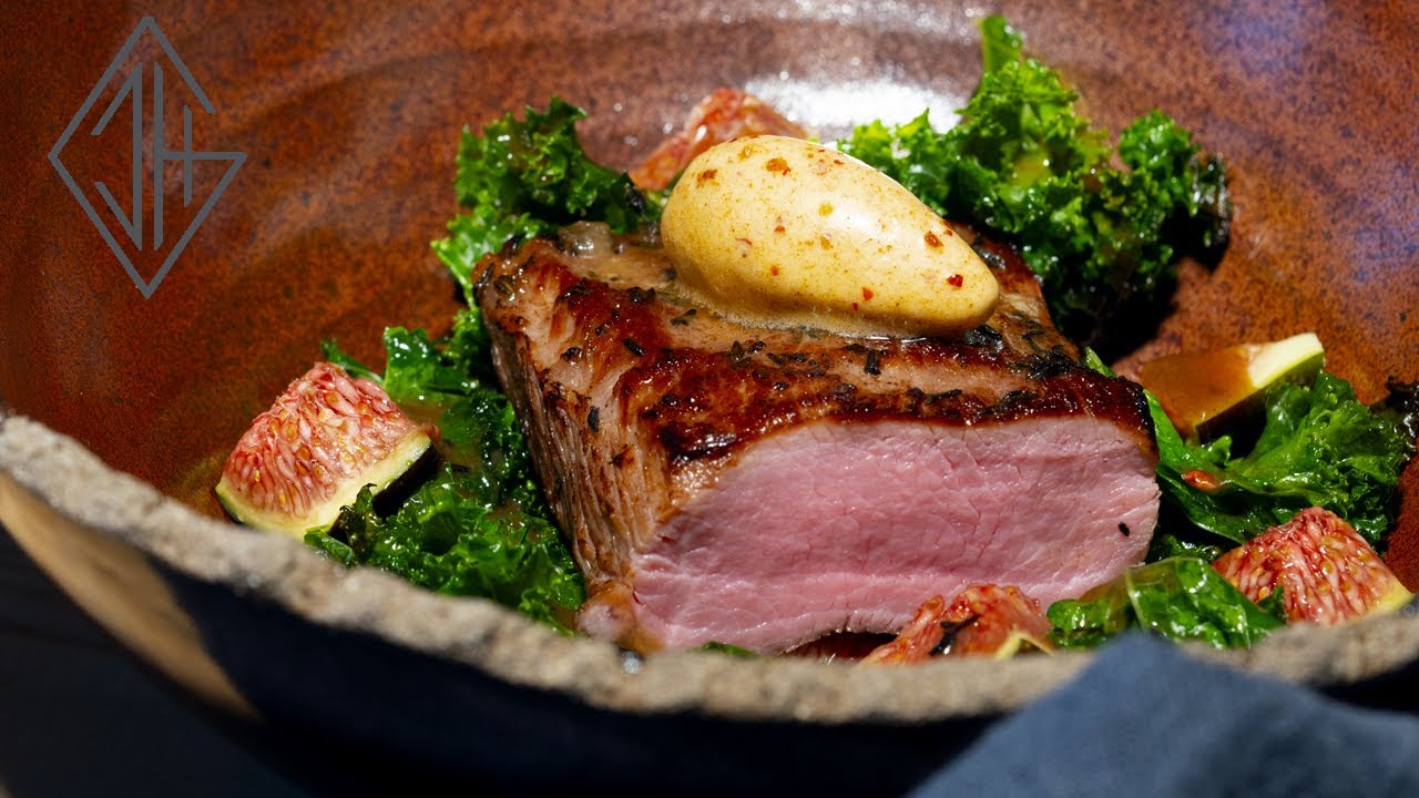 Svenskt höstlamm med brynt smör smaksatt med rosépeppar samt en sallad på fikon och grönkål