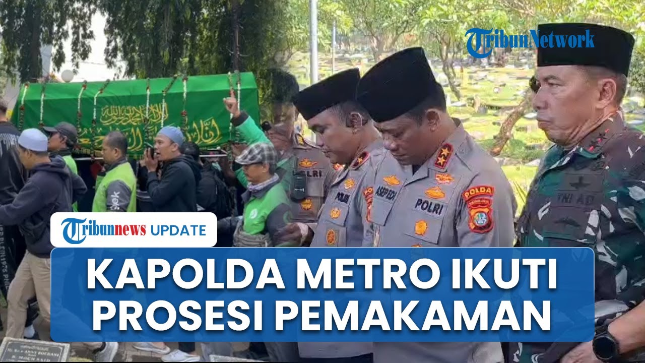 Jenazah Affan Diiringi Ratusan Ojol Menuju TPU Karet Bivak, Kapolda Metro Jaya dan Pangdam Melayat