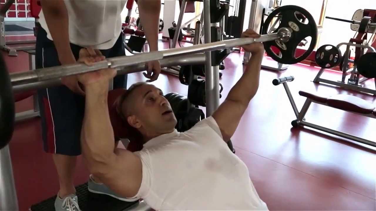 Igor Vlačuha - Majstrovský tréning v MÓLO GYM - Posilňovanie hrudníka a rúk