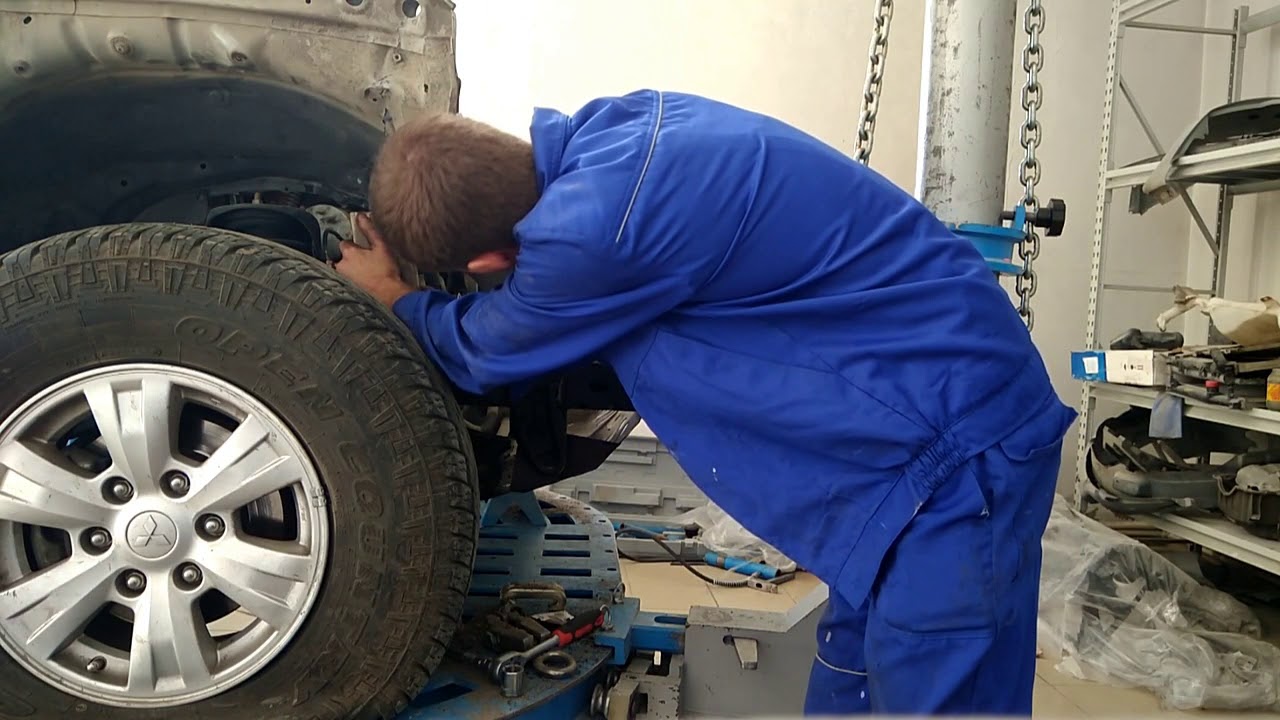 Mitsubishi L200. Кузовной ремонт.удар в переднюю часть. Вытяжка, замена рамки радиатора.