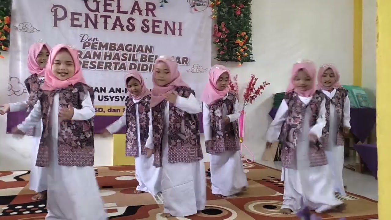 Gelar pentas seni di sekolah