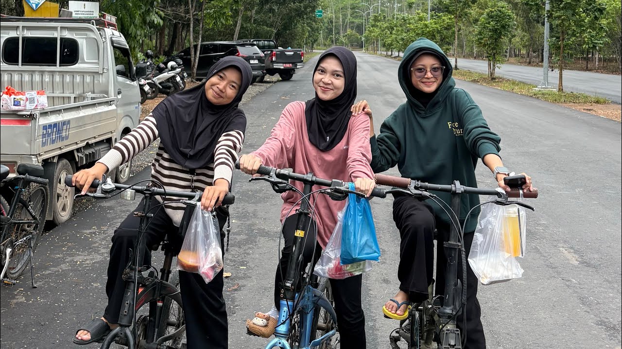Minggu pagi kamiii bertiga💗