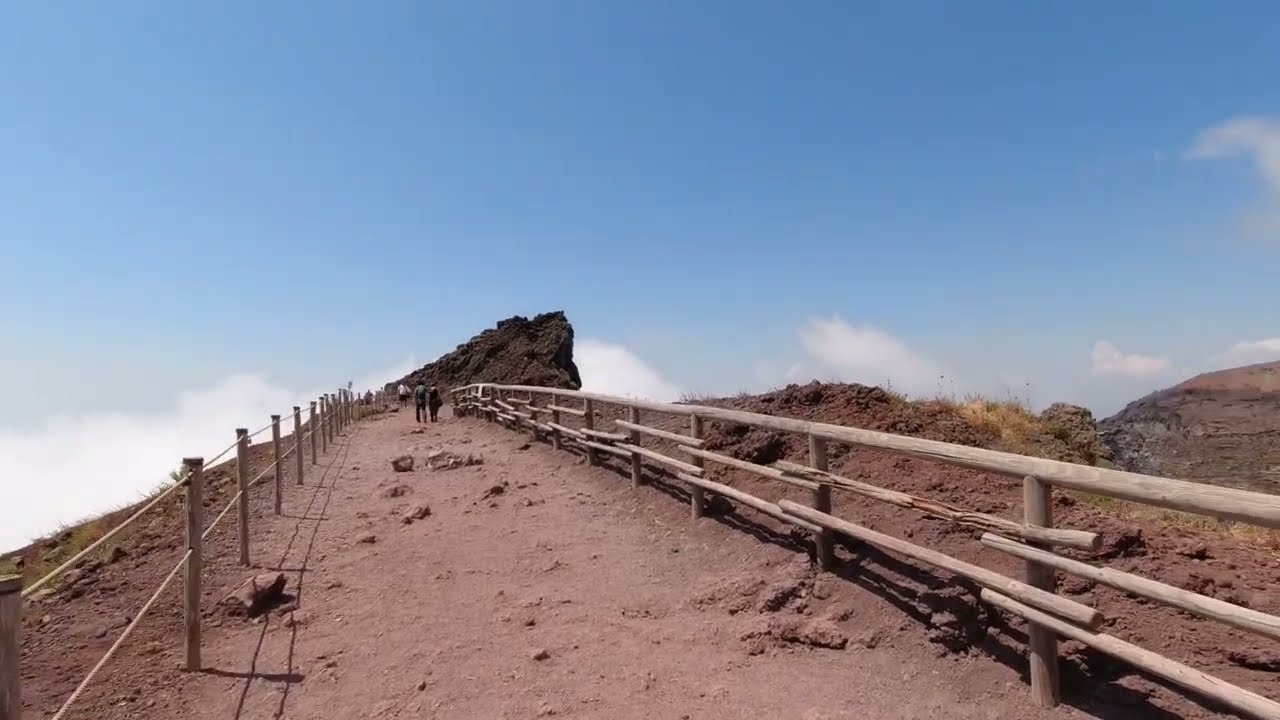 Volcano Walk: Rim of the Vesuvio / Mount Vesuvius in Italy, with a peek into the crater