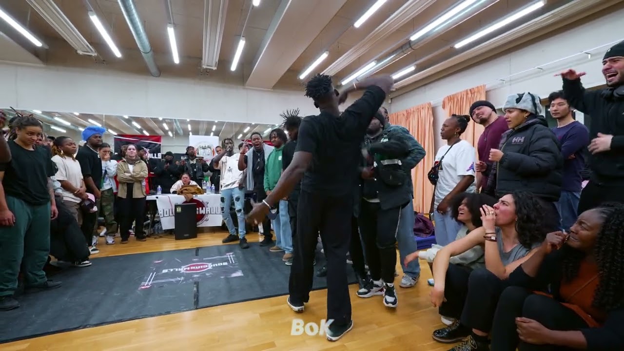 Lady Deep vs Wrestler Bouncing Walls Christmas Edition 2k24