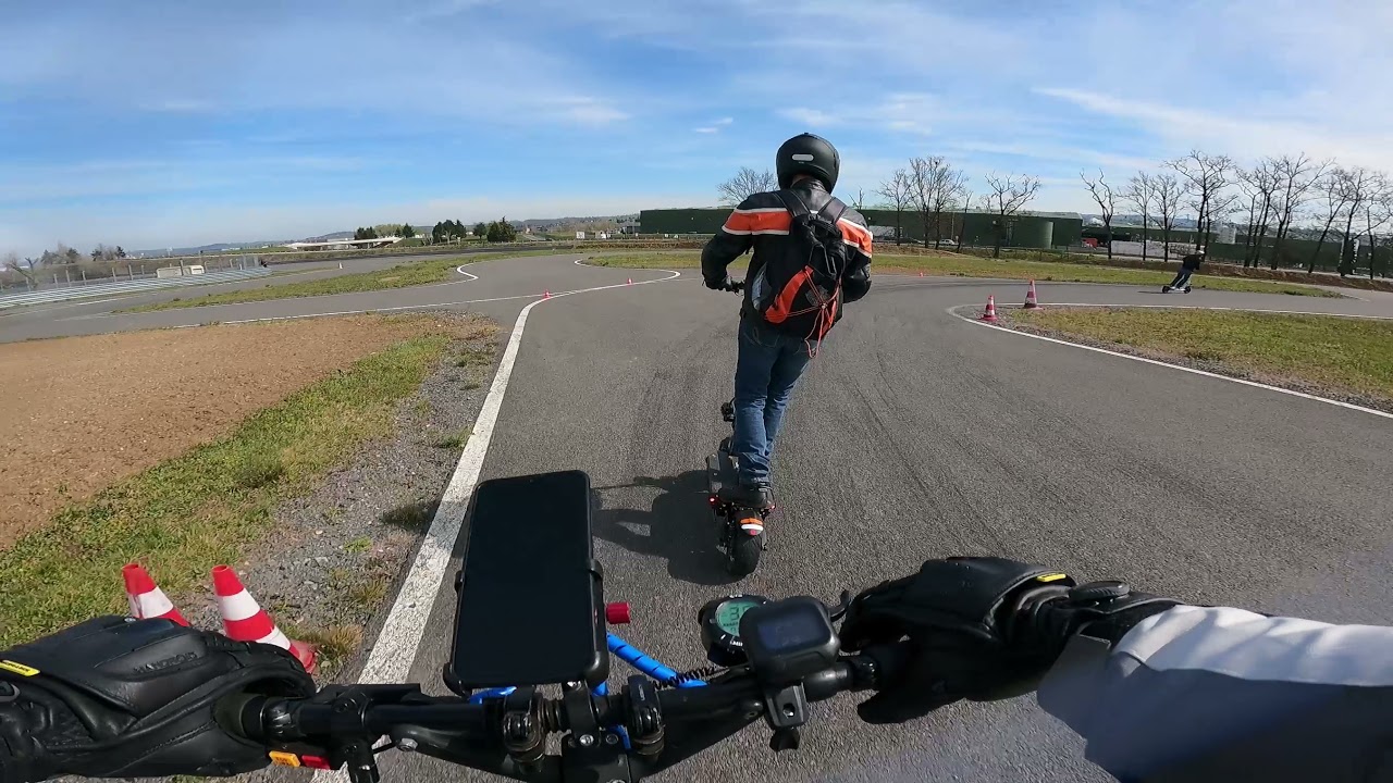 Trackday au circuit L&eacute;opard avec invit&eacute; Kramtoo - Riderman