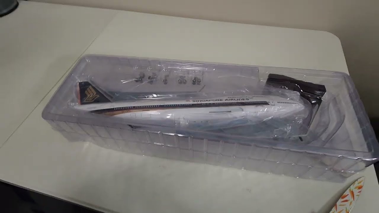 Singapore Airlines Boeing 747-400 1:150 scale unbox & assemble