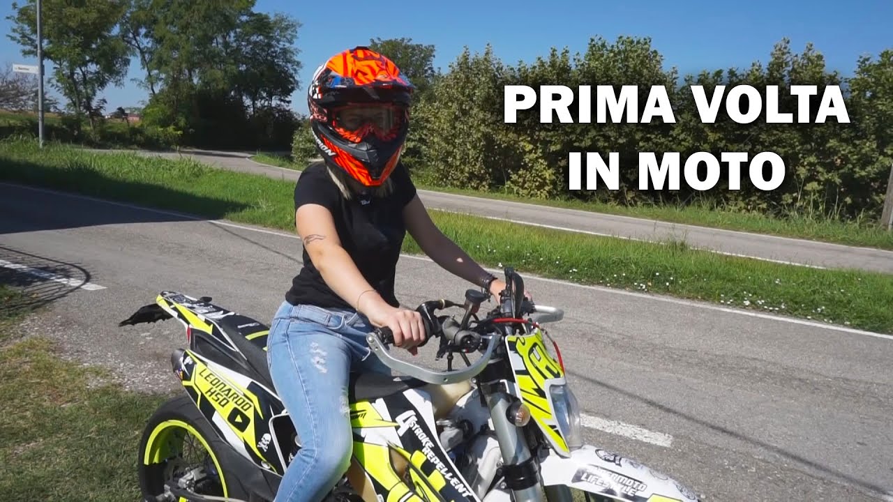 RAGAZZA IN MOTO PER LA PRIMA VOLTA!!