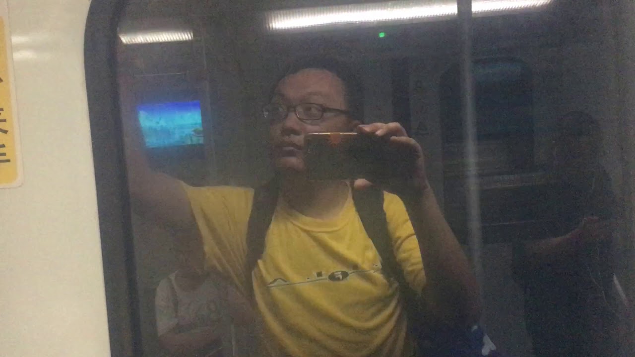 上海地鐵(軌道交通）二號線 往淞虹路 南京東路到中山公園 02A01型列車. Shanghai Subway （metro)line2.To:Songhong Road.