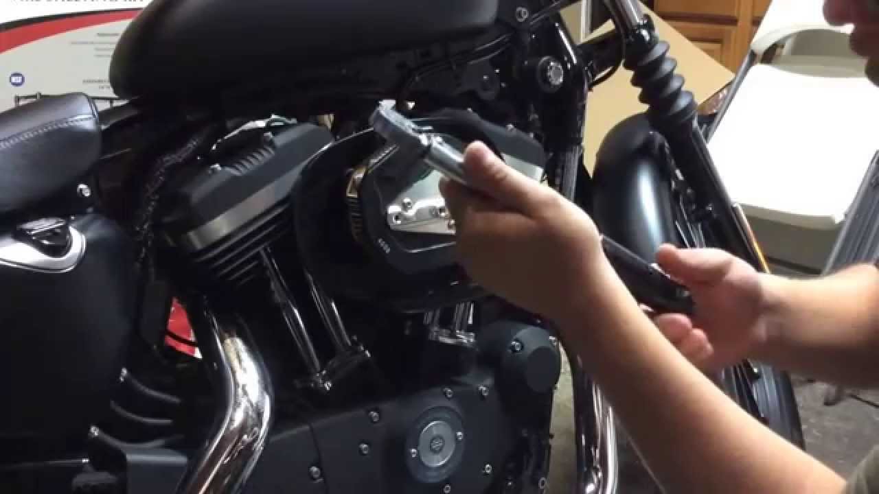 2014 Harley-Davidson Iron 883 - Air Filter Change