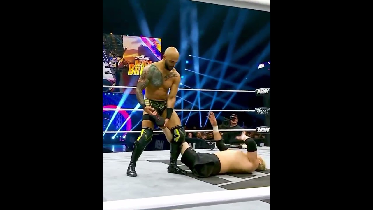 Рикошету было трудно сдержать Зака ​​Гоуэна во время AEW Dynamite!