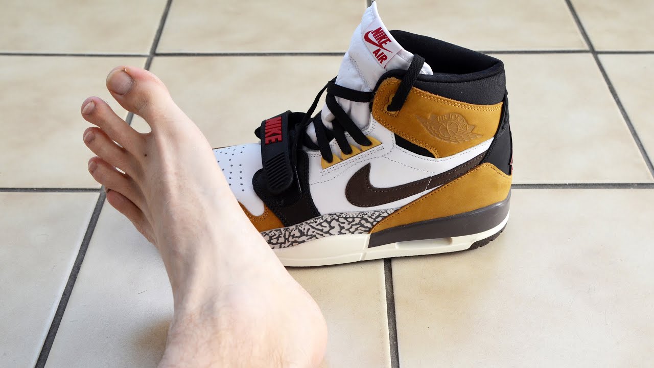 With VS Without Socks Air Jordan Legacy 312
