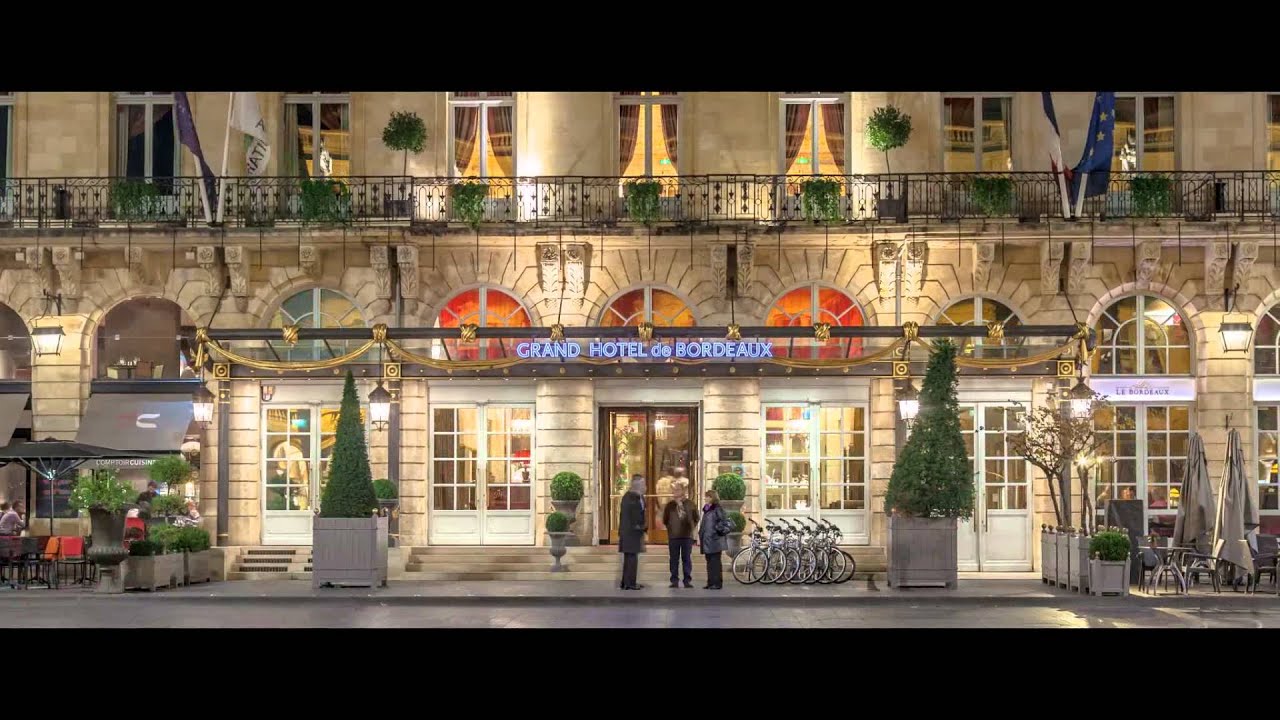 Gorgeous time lapse featuring Bordeaux at night