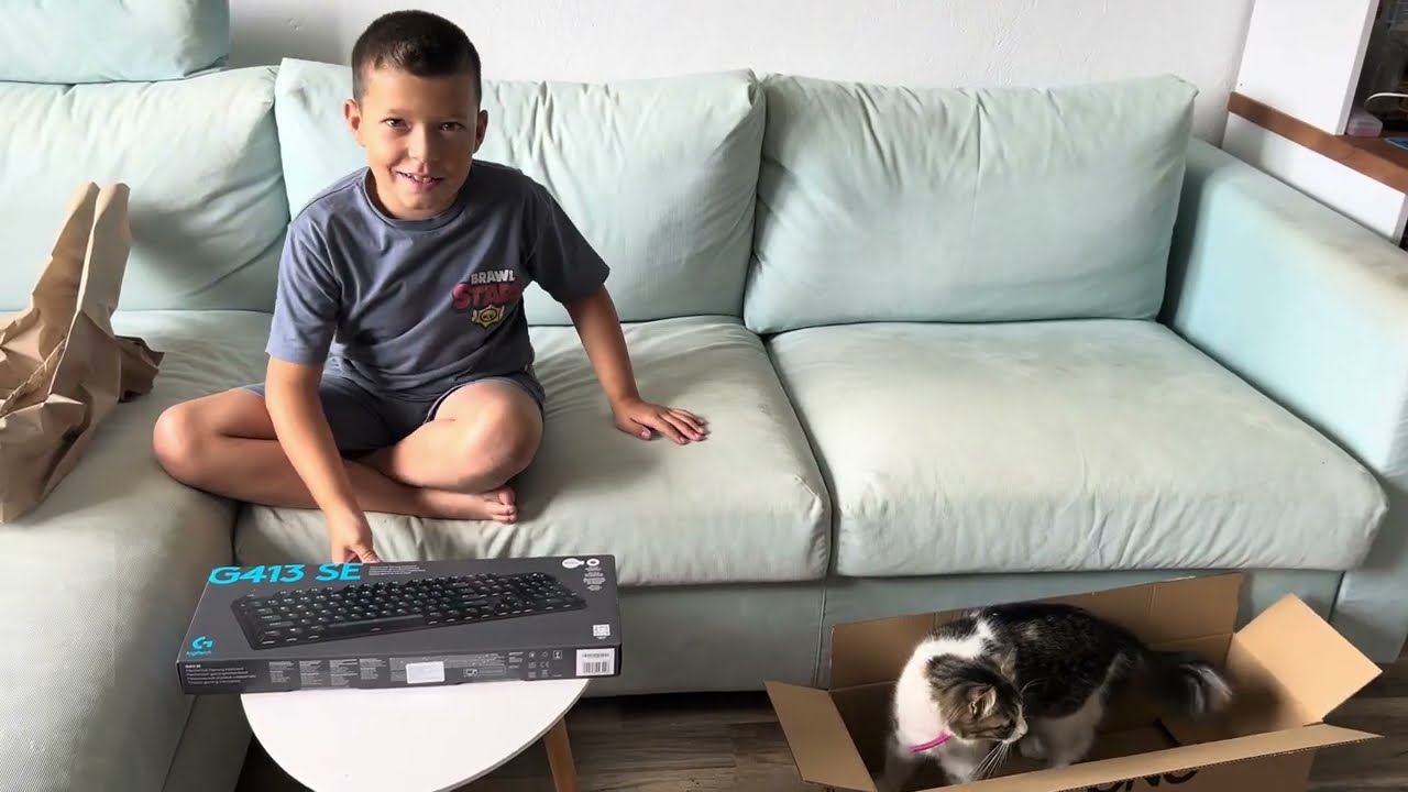 Arda ve Bulut ile Logitech G413 SE klavye kutu açılışı