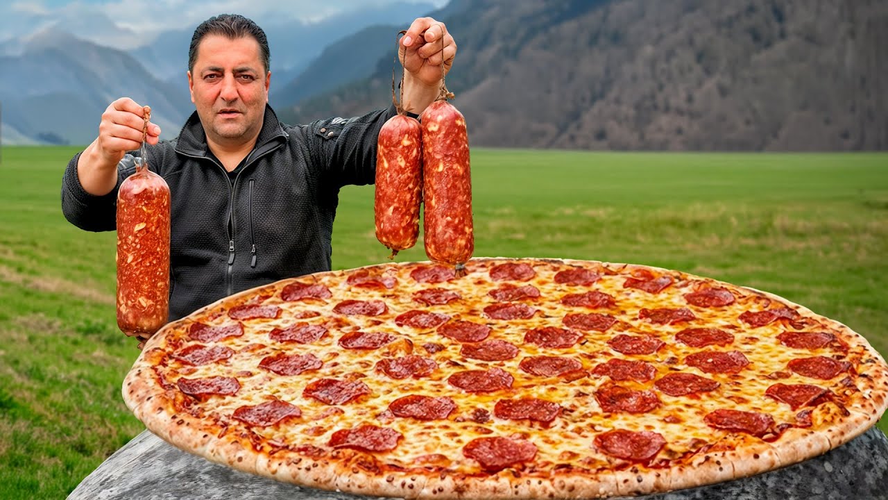 Pizza Gigantă Țară Cu Cârnați Afumați