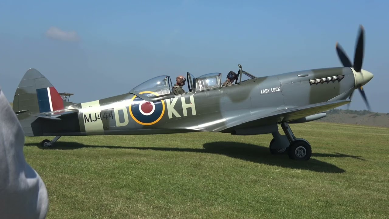 Compton Abbas presents … Aerolegends Supermarine Spitfire NH341 & MJ444 Elizebeth and Lady Luck