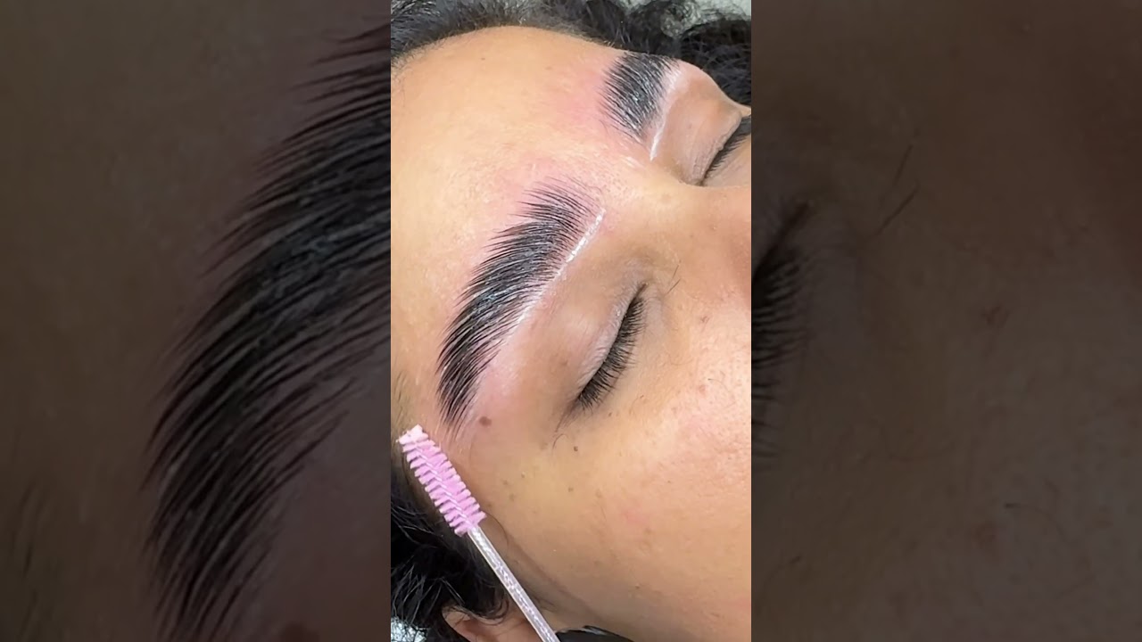 Muito satisfat&oacute;riooo 💖✨ #natassyaclinic #beauty #sobrancelhasnaturais #browlamination