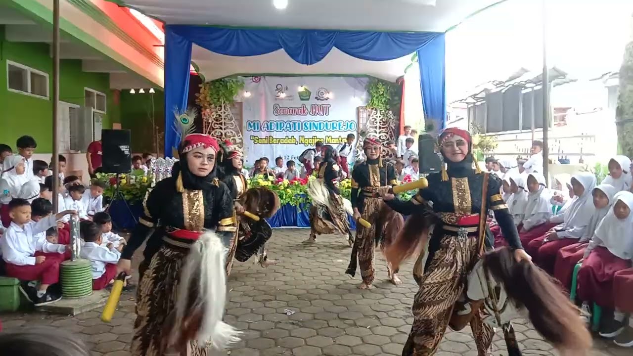 Semarak HUT MI Adipati Sindurejo Ke- 59 Penampilan Saleho (sholehah) kelas 6B Tahun 2026