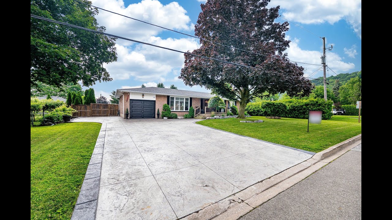 For Sale - 19 Baker Road South, Grimsby, ON L3M 2W4