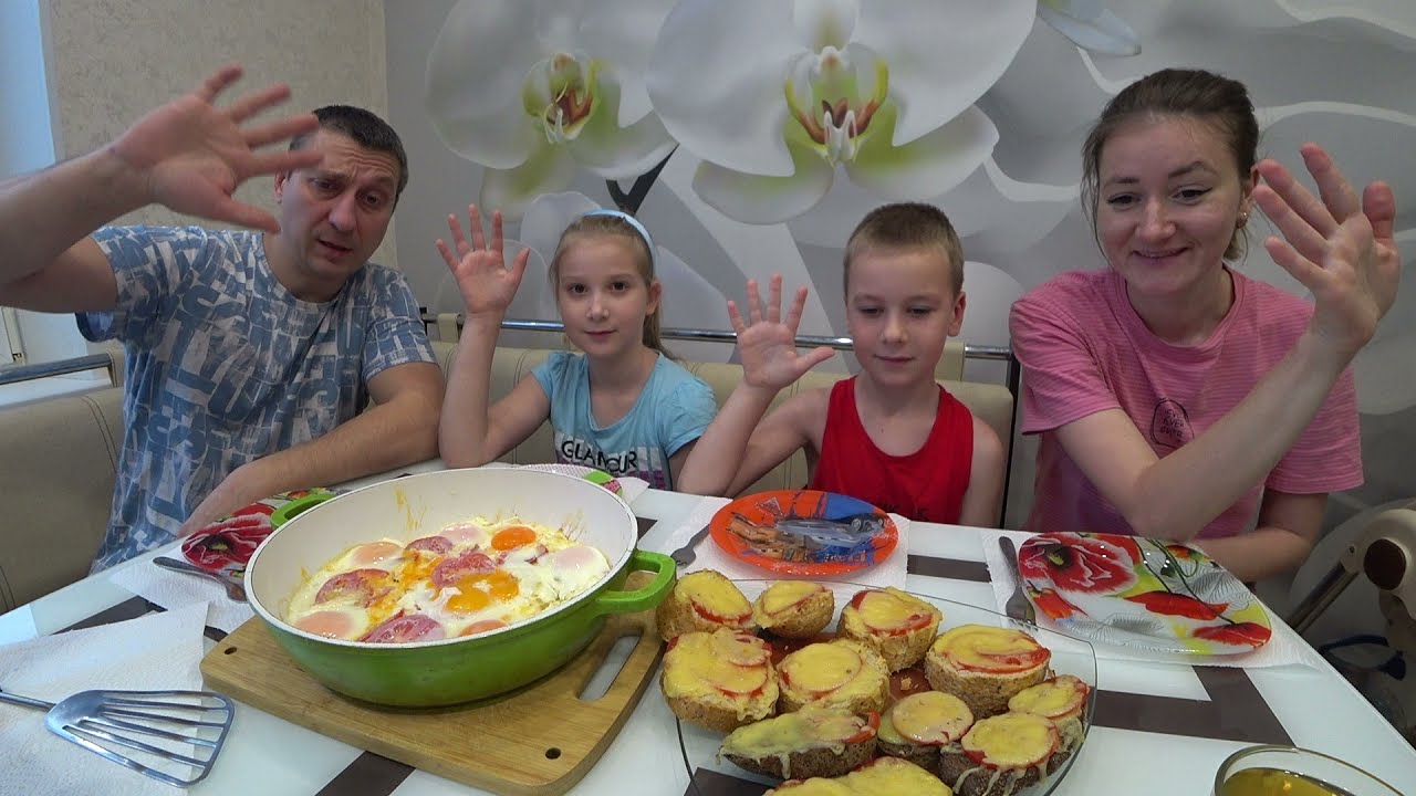 МУКБАНГ ЯИЧНИЦА С ОВОЩАМИ И ГРЕНКИ С СЫРОМ ДЛЯ СЕМЬИ | MUKBANG FRIED EGG #StepFamily #mukbang