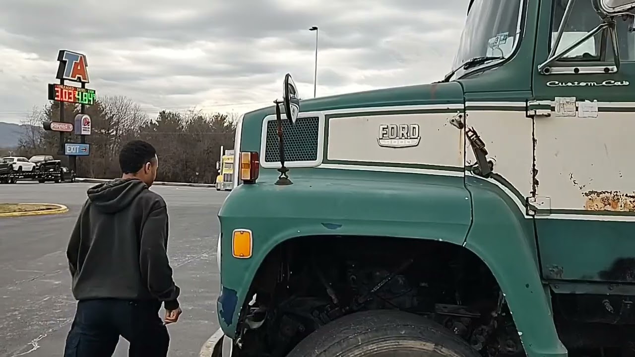Ford L9000 with a Detroit Diesel
