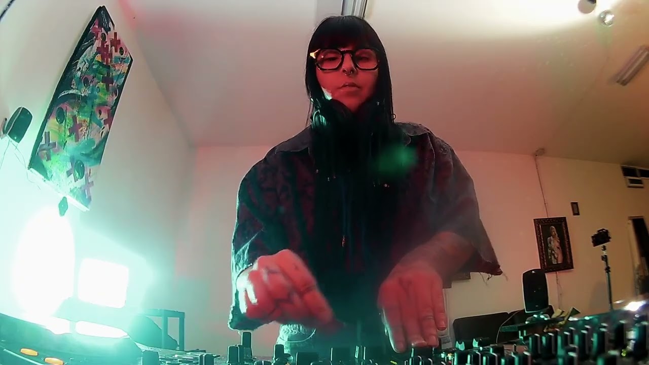 FACE TO FACE GIULIA vs HASANI  | Techno Underground DJ Mix