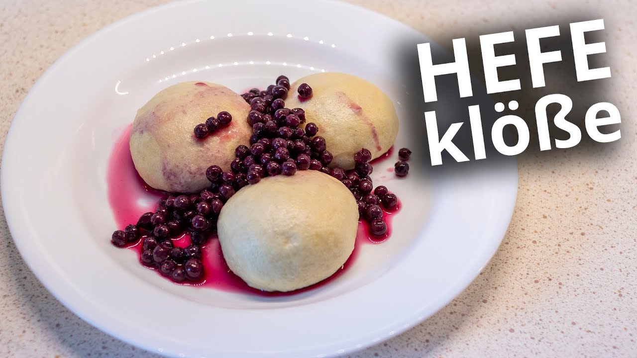 Hefeklöße mit Heidelbeeren selber machen mit Rezept