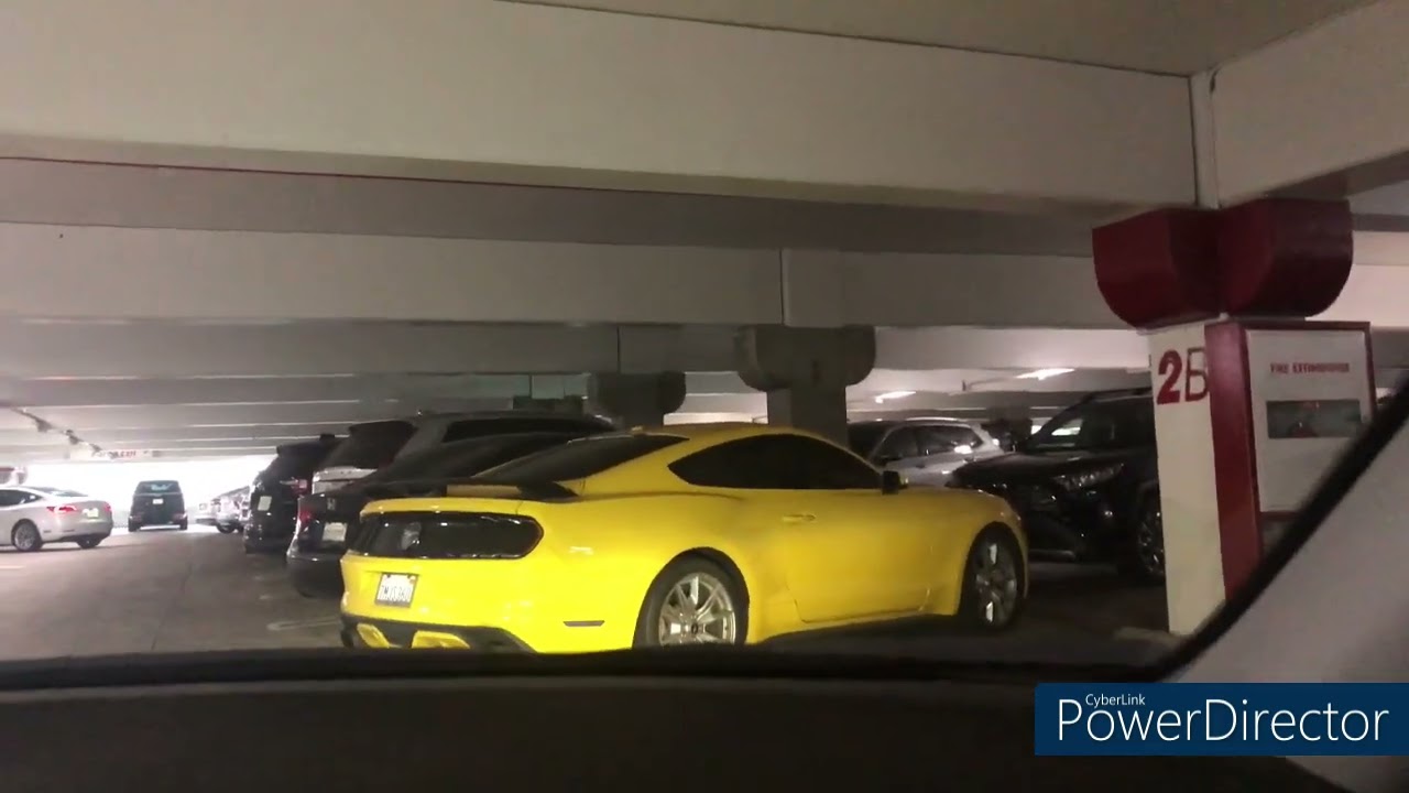 LAX Airport P3 301 World Way Car park (in-Parking Machine-out）