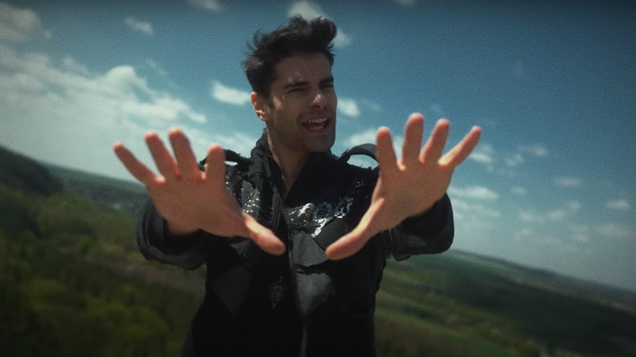 Freddie - Velem a világ (Official Music Video)