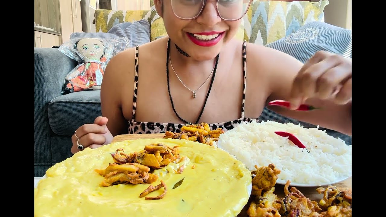 Eating Kadhi  Chawal | aalu pyaz pakode | ASMR | MUKBANG | PALAVVI AGARWALL