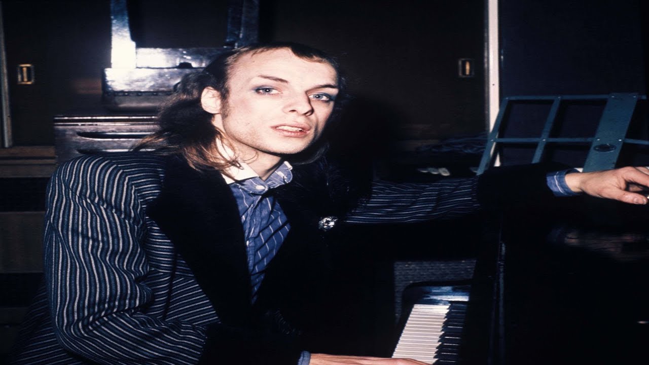 Brian Eno 1971 1977 - The Man Who Fell To Earth (Part 8 of 16)