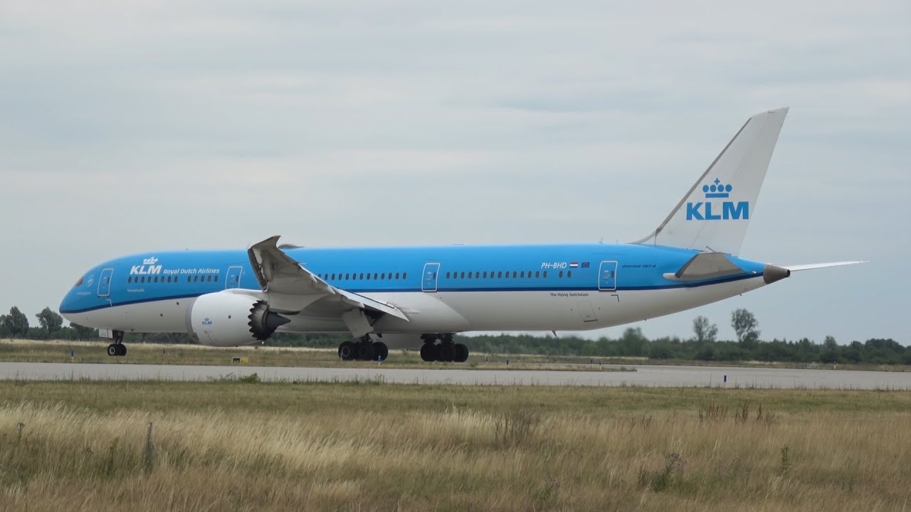KLM Boeing 787-9 Dreamliner PH-BHD close up taxi and take off Leipzig-Halle Airport