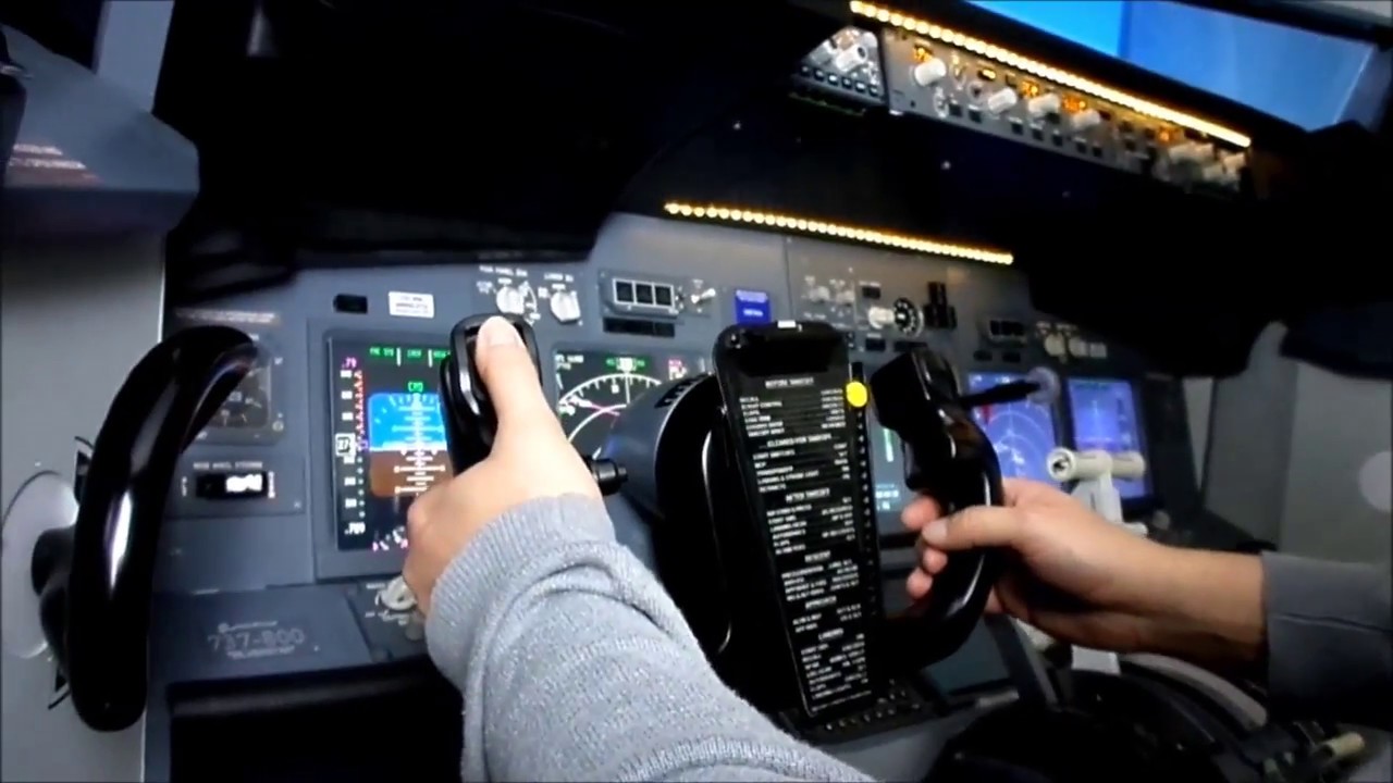 BOEING 737 Thunderstorm !!