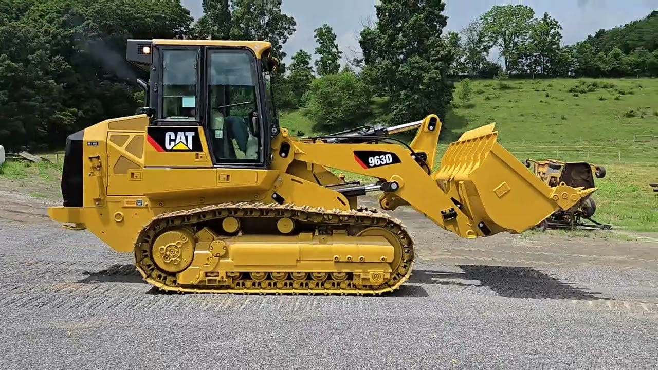 Caterpillar 963D Track Loader Running