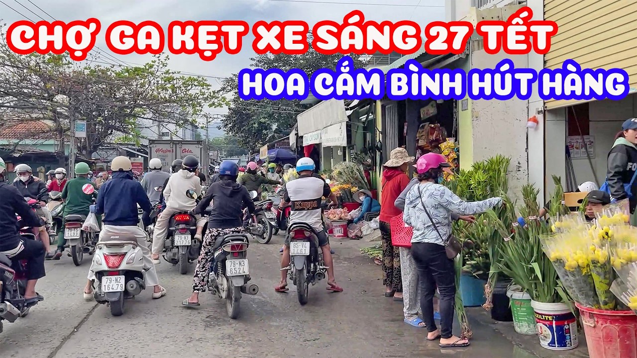 Chợ ga đông nghẹt sáng 27 tết - giáp tết các quán ăn đã bắt đầu nghỉ bán