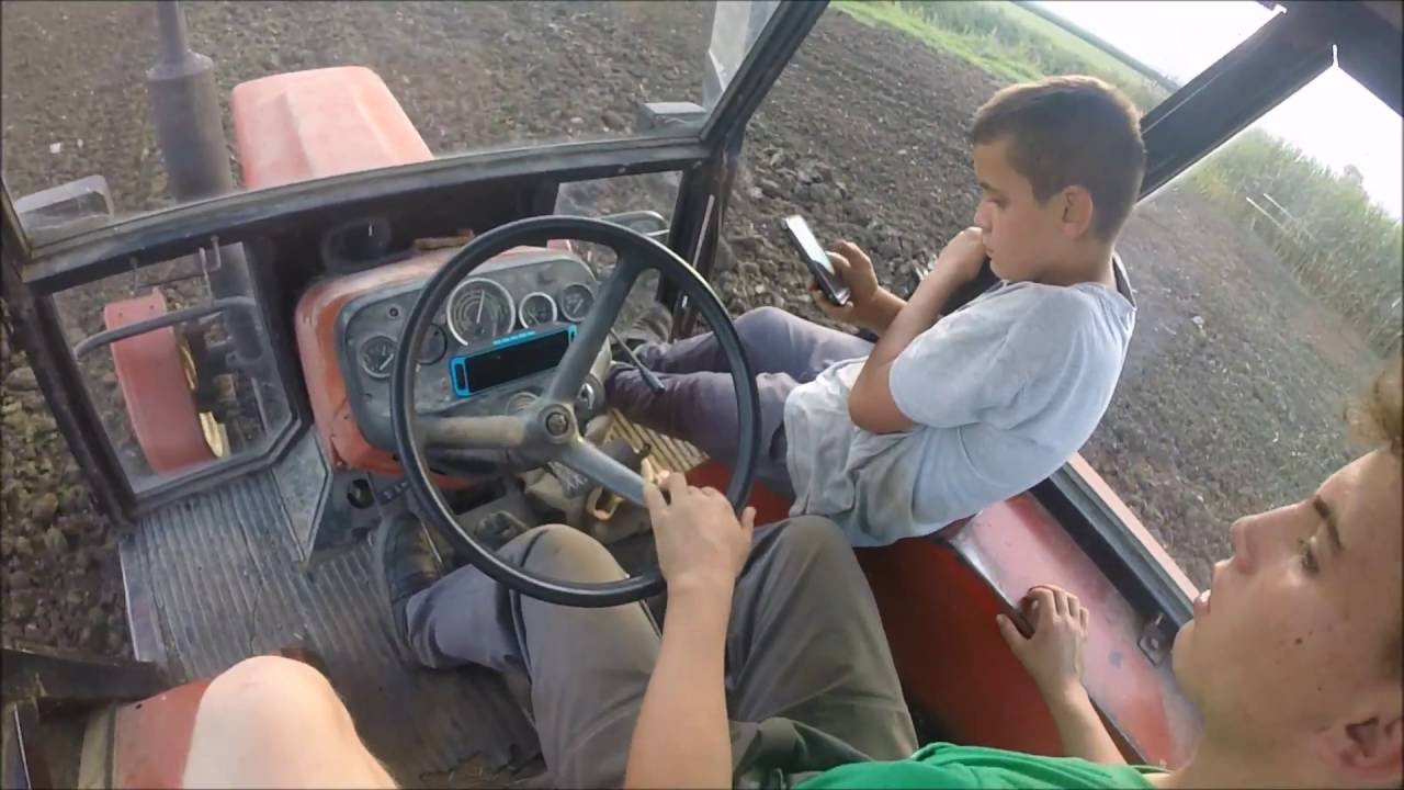 [GoPro Hero 3+] Zetor 5011 - CULTIVATING (Cabview, POV)