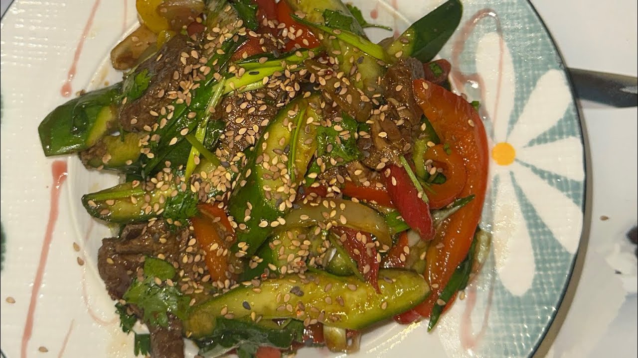 Bodiringli goʻshtli yaponskiy salat. 